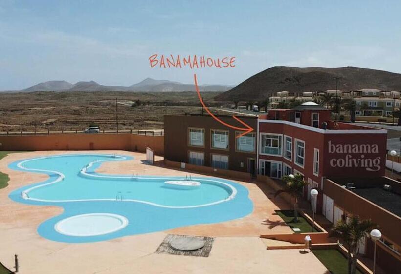 پانسیون Casa Roja Rooms For Workations By Banama Coliving