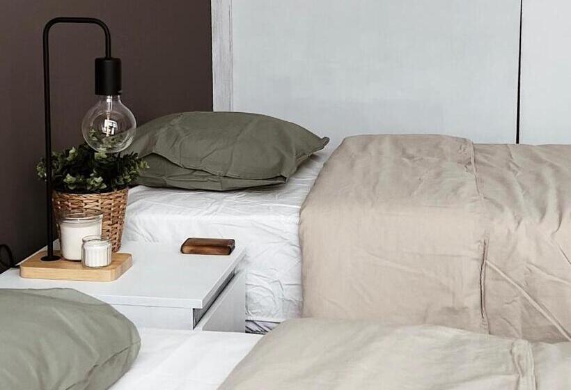 پانسیون Casa Roja Rooms For Workations By Banama Coliving