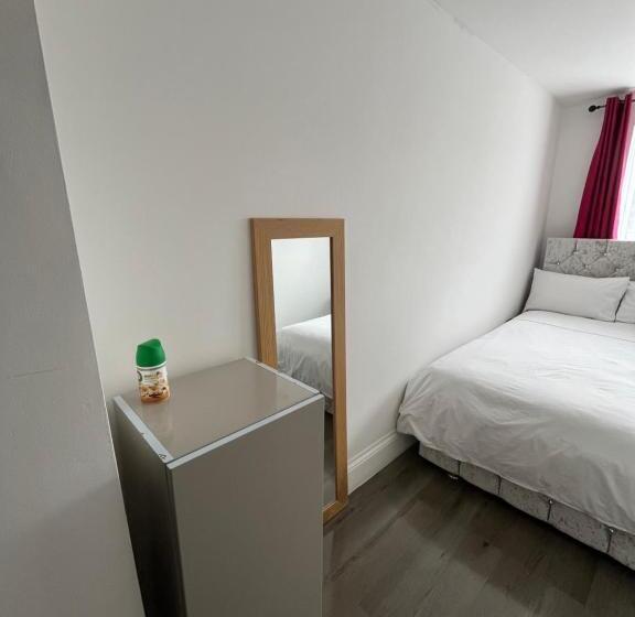 Pansiyon Double Guest Room 40 Minutes From Central London