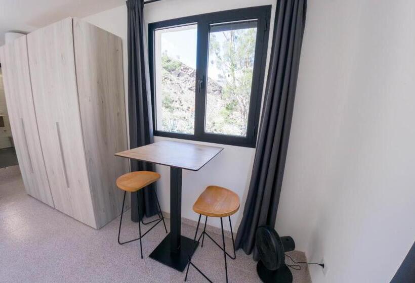 پانسیون Room In Peaceful Villa 15 Min From The Beach