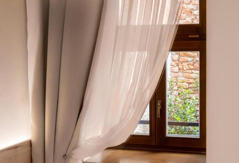 White Wolf Boutique Apartments