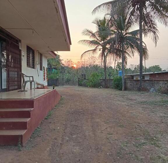 ベッドアンドブレックファースト Jeevandeep T S K Paryatak Niwas Nirawade