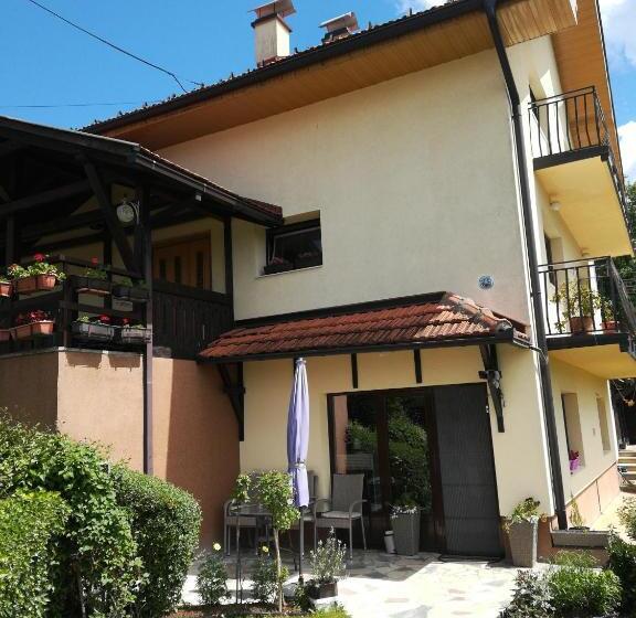 تختخواب و صبحانه Kuća Marić