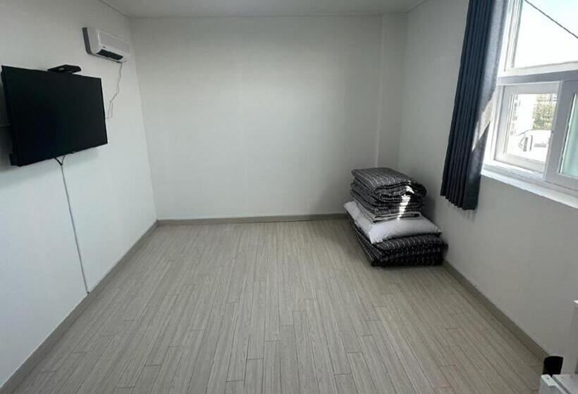 Goseong Geojinhotel Pension