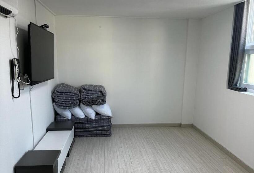 Goseong Geojinhotel Pension