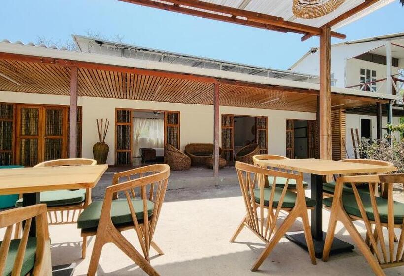 هتل Corales De Orika