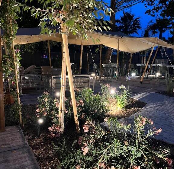 هتل Hôtel Le Relais Des Brasseurs   Aubagne