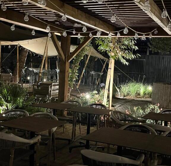 هتل Hôtel Le Relais Des Brasseurs   Aubagne