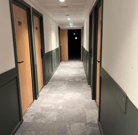 هتل Hôtel Le Relais Des Brasseurs   Aubagne