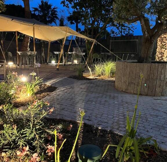 هتل Hôtel Le Relais Des Brasseurs   Aubagne