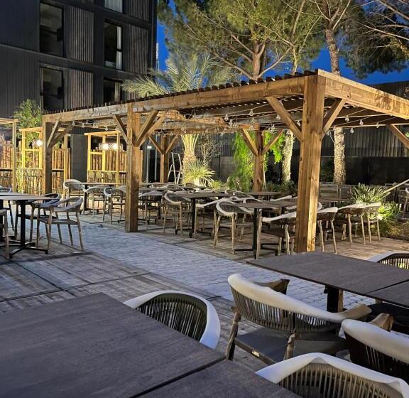 هتل Hôtel Le Relais Des Brasseurs   Aubagne