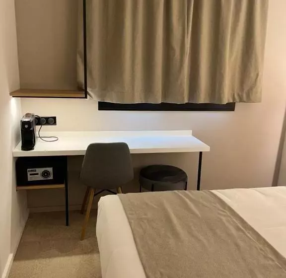 Hotelli Hôtel Le Relais Des Brasseurs   Aubagne