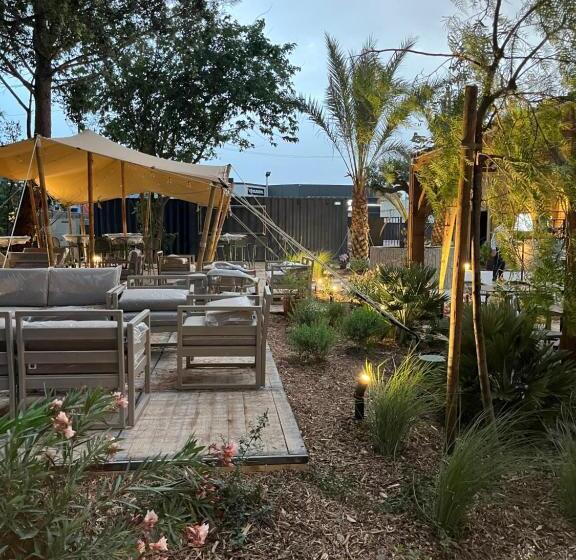 هتل Hôtel Le Relais Des Brasseurs   Aubagne