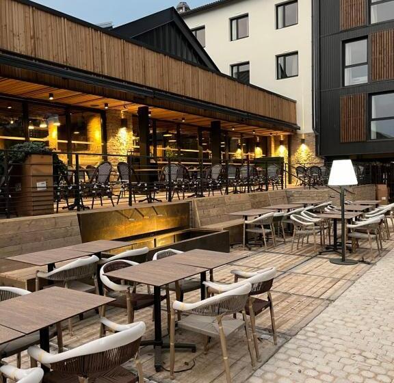 هتل Hôtel Le Relais Des Brasseurs   Aubagne