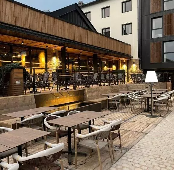 Hotelli Hôtel Le Relais Des Brasseurs   Aubagne