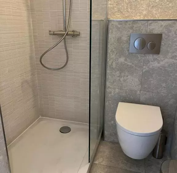 Hotelli Hôtel Le Relais Des Brasseurs   Aubagne