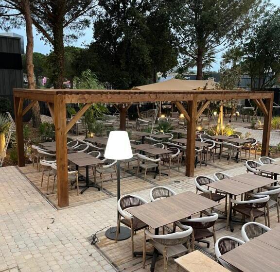 هتل Hôtel Le Relais Des Brasseurs   Aubagne