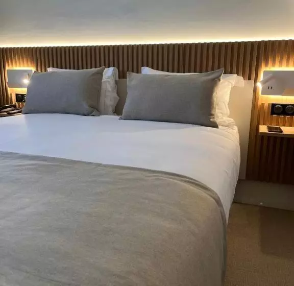 Hotelli Hôtel Le Relais Des Brasseurs   Aubagne