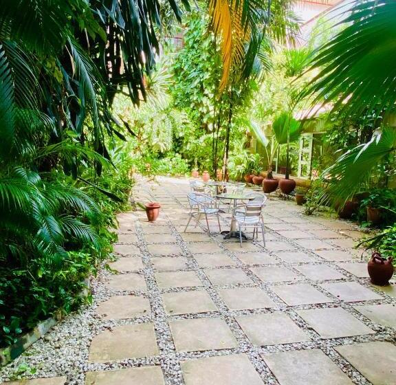 La Cour Hotels And Apartments Cooper