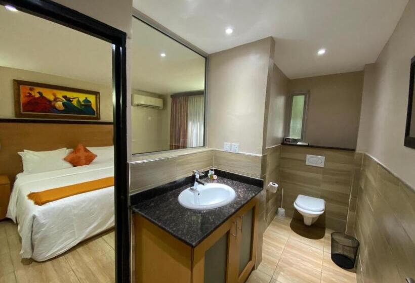 La Cour Hotels And Apartments Cooper