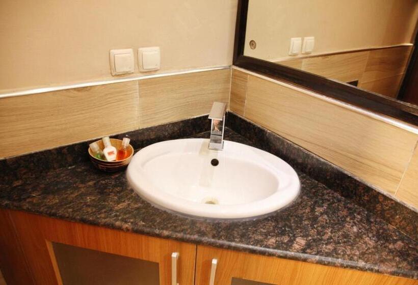 La Cour Hotels And Apartments Cooper