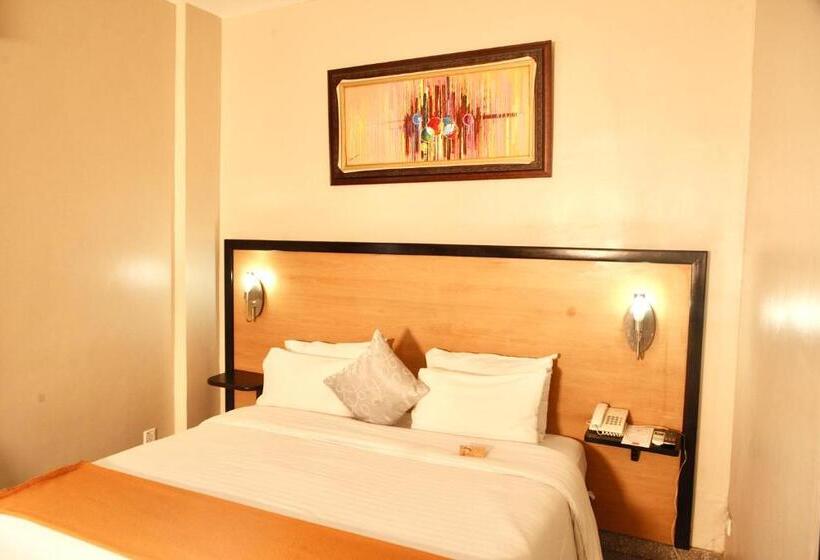 La Cour Hotels And Apartments Cooper