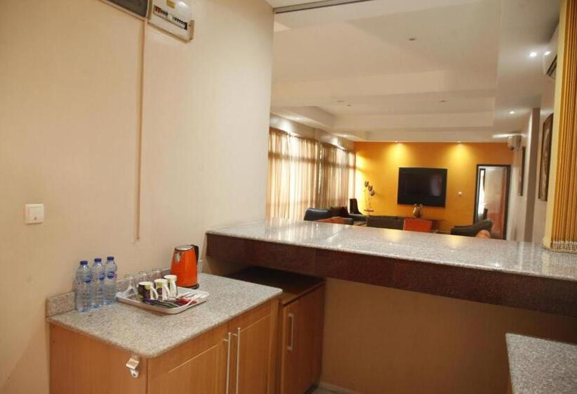 La Cour Hotels And Apartments Cooper