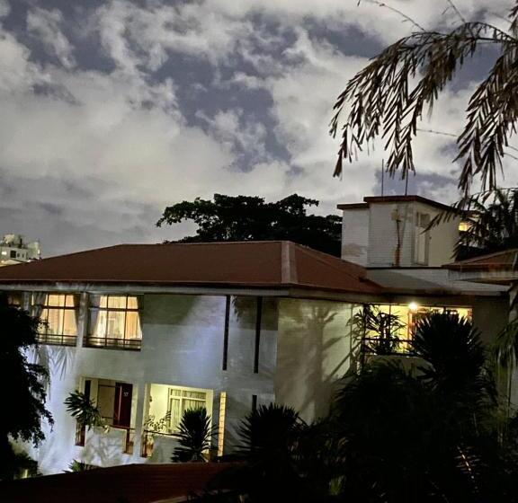 La Cour Hotels And Apartments Cooper