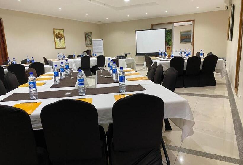 La Cour Hotels And Apartments Cooper