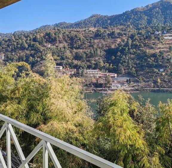 בית מלון כפרי Hibiscus Lakeview Resort Bhimtal