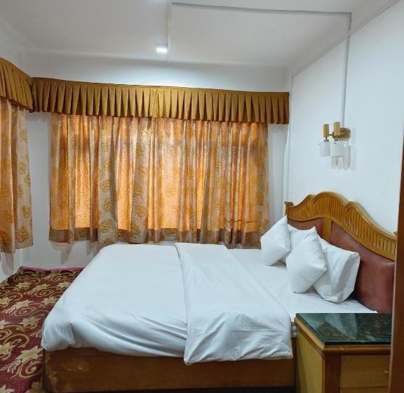 پانسیون Royal Galaxy