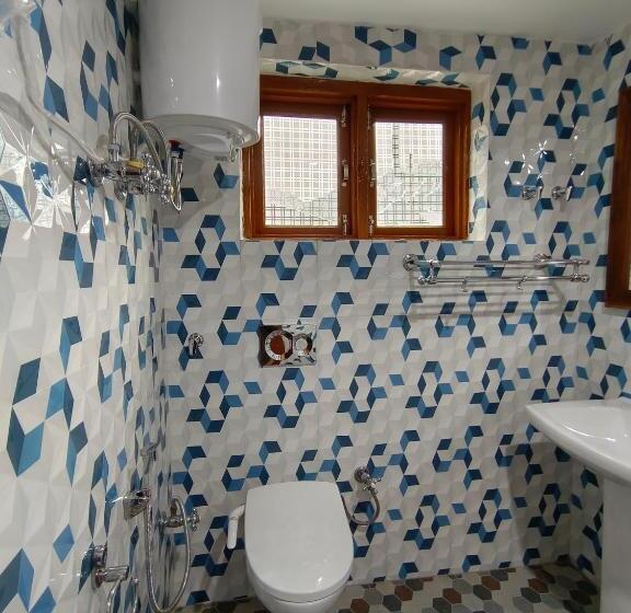 پانسیون Royal Galaxy