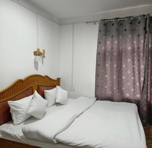 پانسیون Royal Galaxy