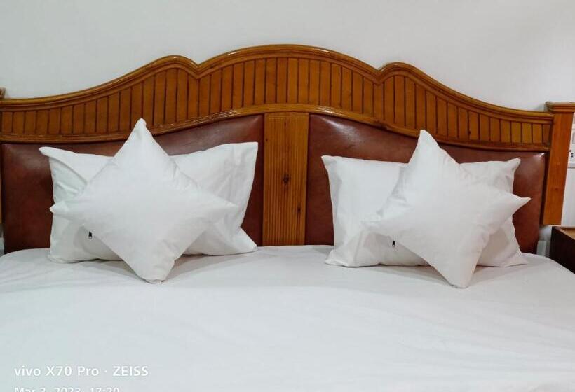 پانسیون Royal Galaxy