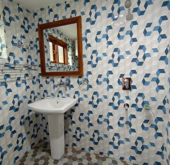 پانسیون Royal Galaxy