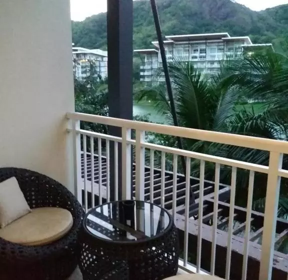 Hotelli Luxurious Family Room Pico De Loro