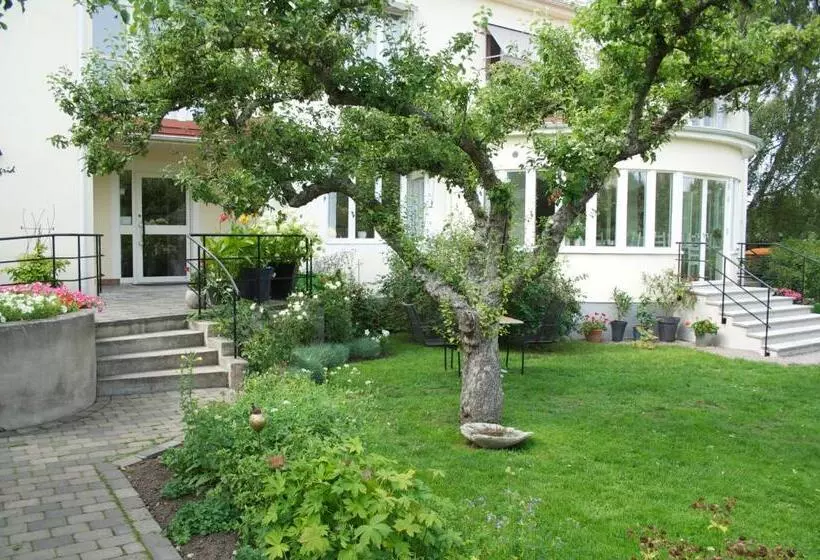 هتل Villa Ingrid