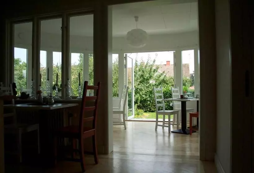 هتل Villa Ingrid