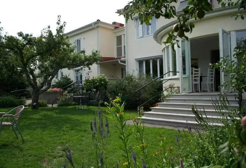 هتل Villa Ingrid