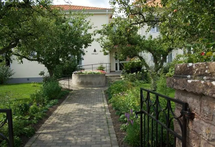 هتل Villa Ingrid