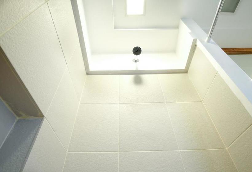 فندق Zen Rooms Makati Peñafrancia