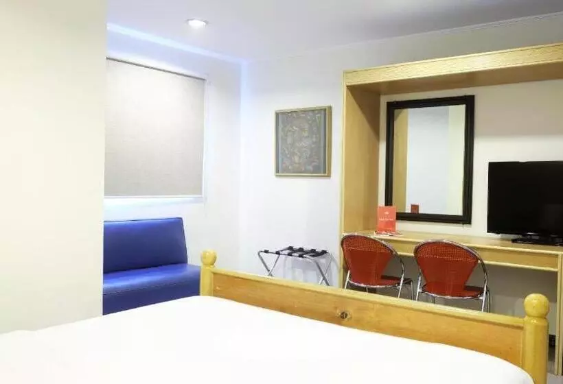 ホテル Zen Rooms Ninoy Aquino Airport