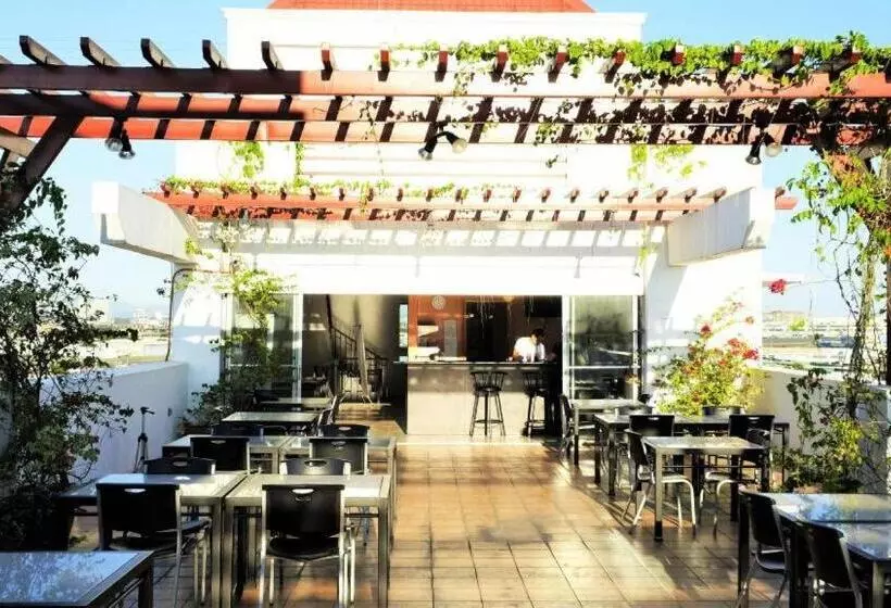 ホテル Zen Rooms Ninoy Aquino Airport