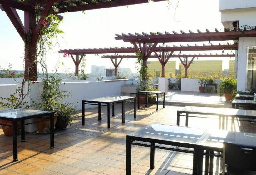 בית מלון כפרי Zen Rooms Ninoy Aquino Airport