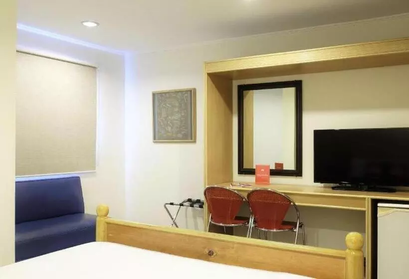 ホテル Zen Rooms Ninoy Aquino Airport