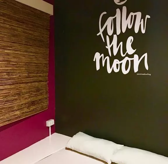 Moon Fools Hostel
