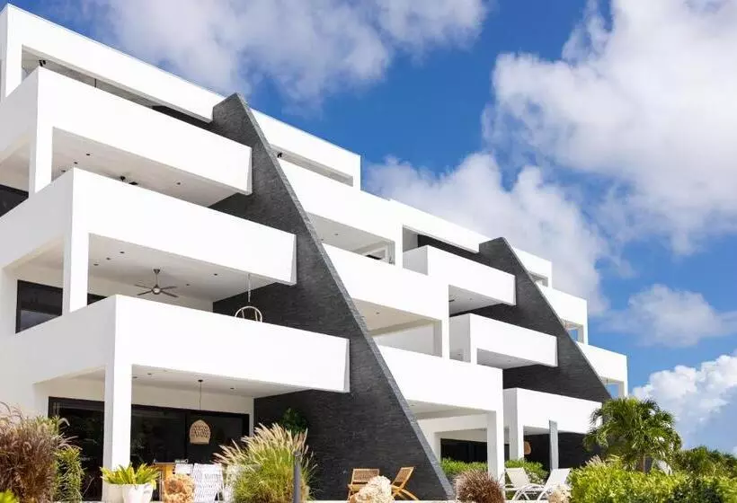 هتل The Reef - Blue Bay Golf & Beach Resort