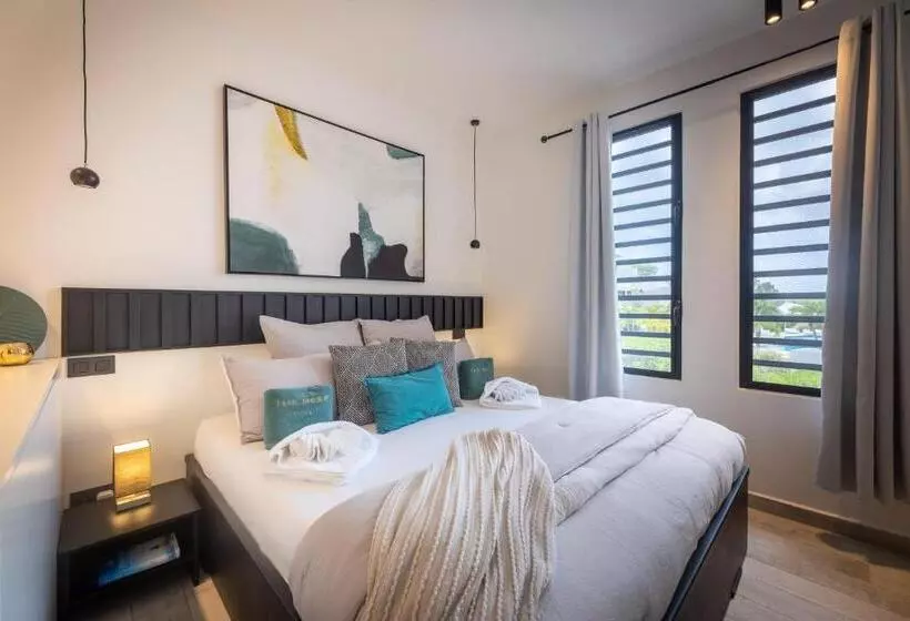 هتل The Reef - Blue Bay Golf & Beach Resort