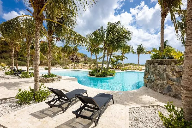 هتل The Reef - Blue Bay Golf & Beach Resort