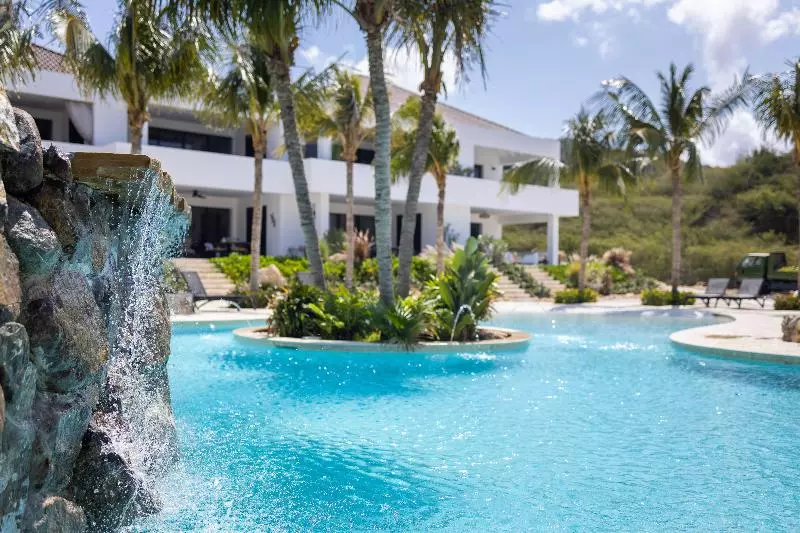 هتل The Reef - Blue Bay Golf & Beach Resort